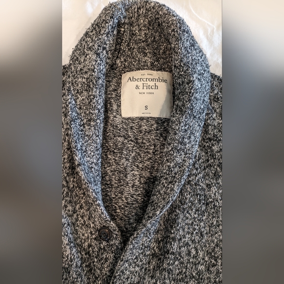 Abercrombie and Fitch sweater - Picture 3 of 6